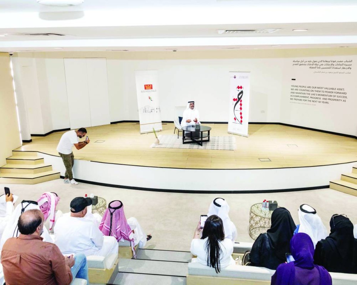 عبد الله بن دلموك خلال المحاضرة