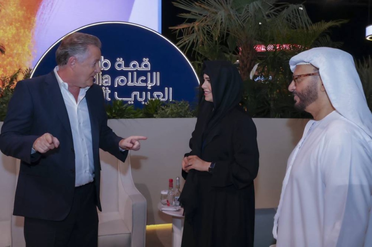 لطيفة بنت محمد خلال حديث مع بيرس مورغان بحضور أنور قرقاش