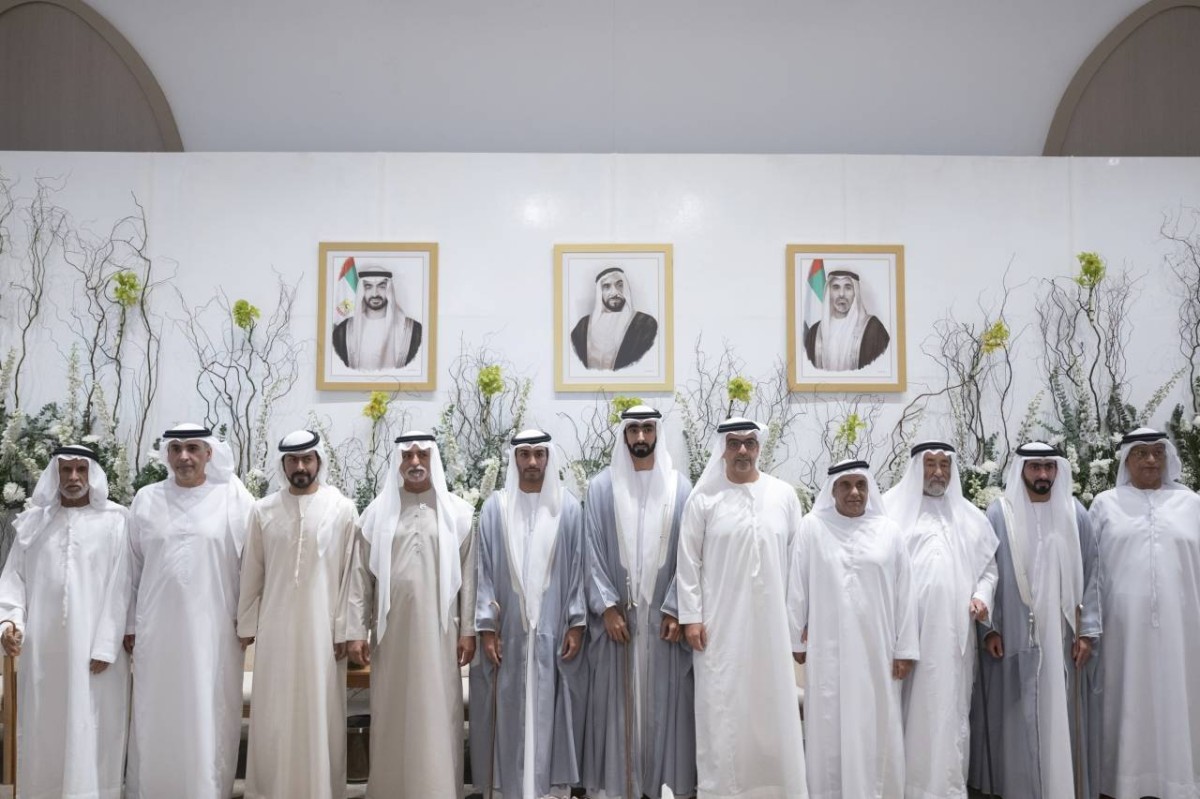 حامد بن زايد ونهيان بن مبارك وخليفة بن طحنون خلال حضورهم حفل الزفاف