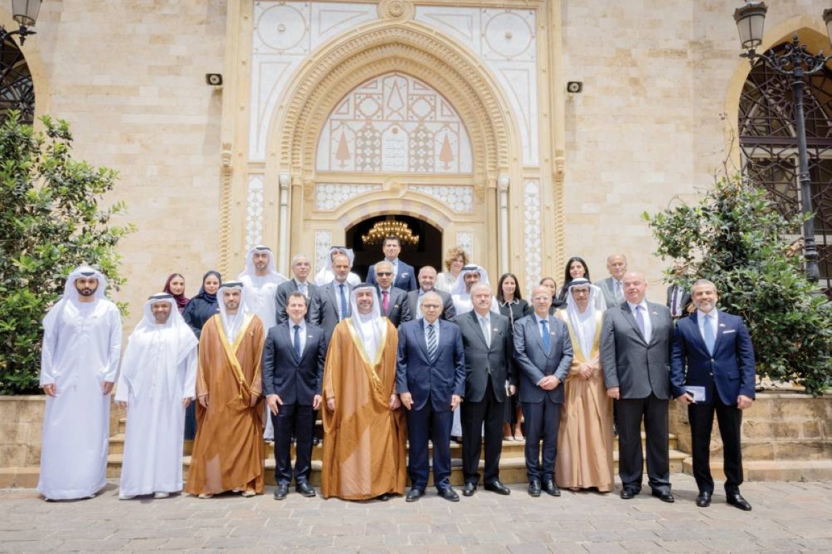 وفد التبادل المعرفي الإماراتي في لقطة تذكارية مع نواف سلام وعدد من الوزراء والمسؤولين اللبنانيين 