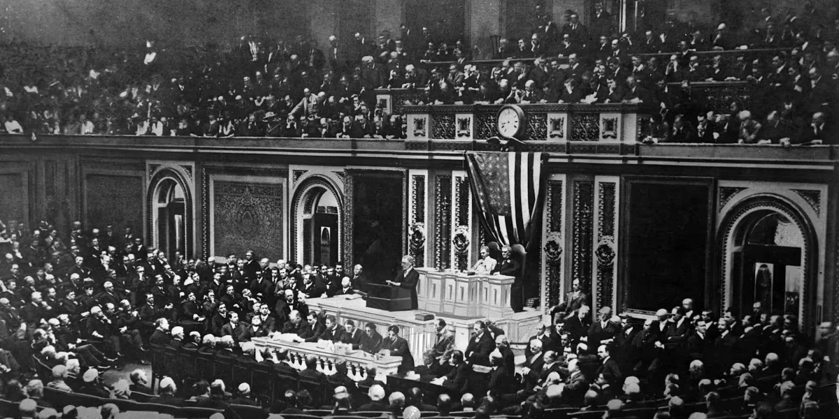 1917 الكونغرس الأمريكي يوافق على دخول الولايات المتحدة الحرب العالمية الأولى ضد ألمانيا.
