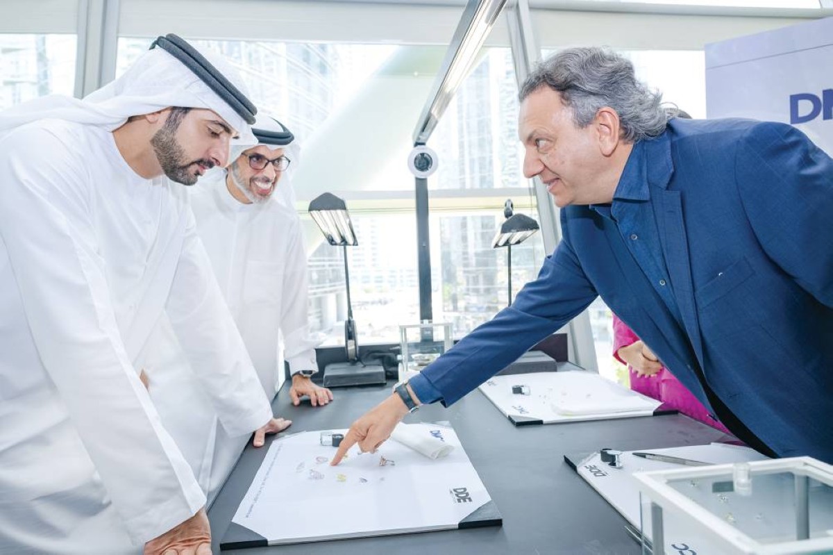 حمدان بن محمد أثناء الجولة
