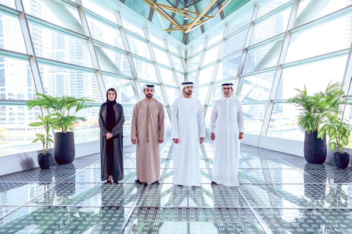 حمدان بن محمد خلال الزيارة بحضور حمد بوعميم وأحمد بن سليم وفريال أحمدي