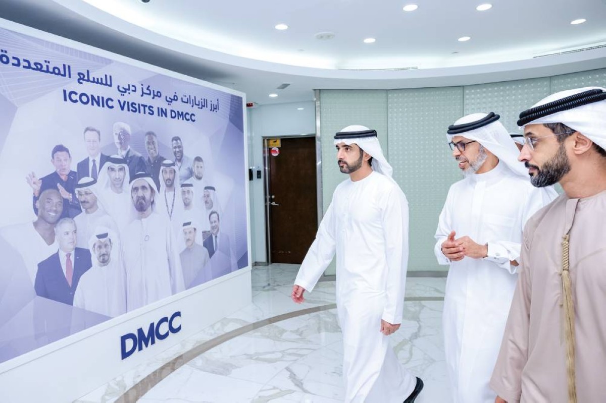 حمدان بن محمد خلال الزيارة يرافقه حمد بوعميم وأحمد بن سليم 