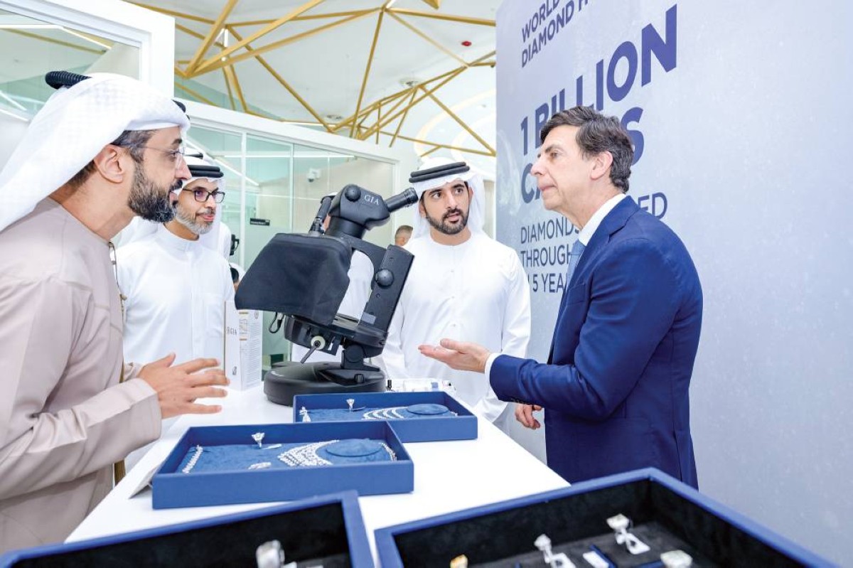 حمدان بن محمد يتعرف على أحدث التقنيات في المركز بحضور حمد بوعميم وأحمد بن سليم