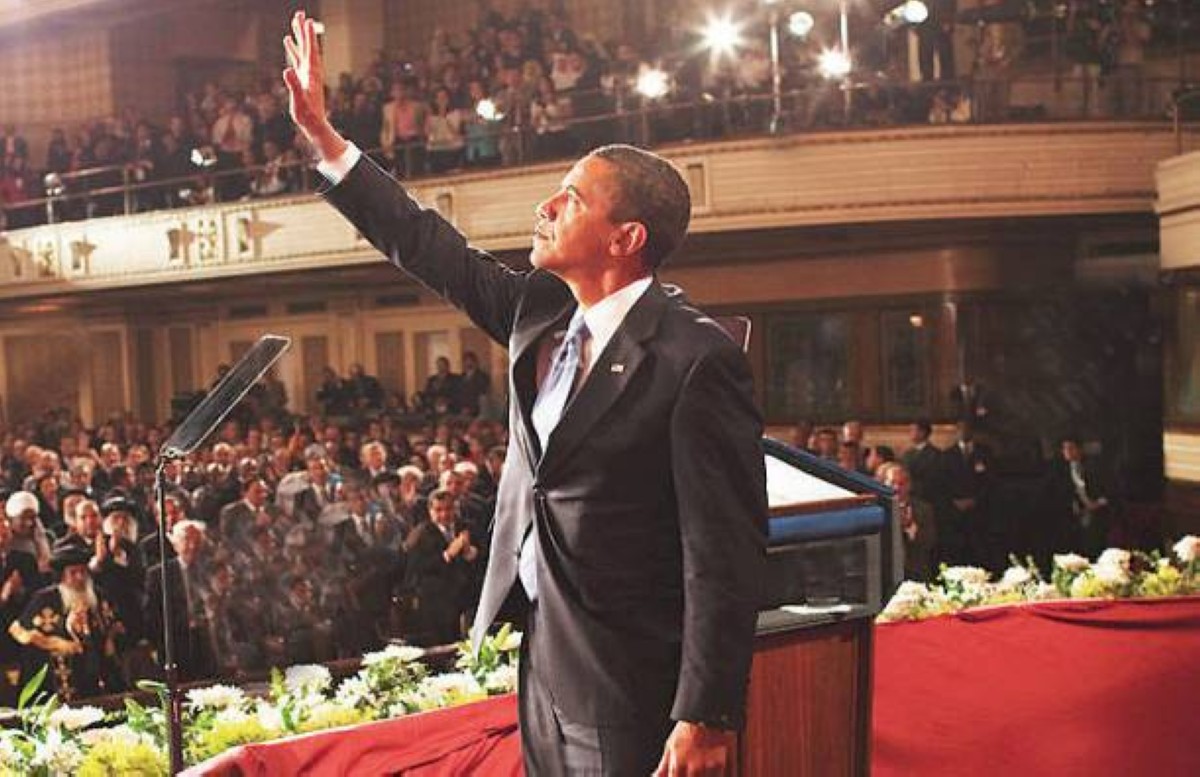 2009 الرئيس الأمريكي باراك أوباما يزور مصر، ويدعو في جامعة القاهرة إلى مواجهة العنف والتطرف في العالم.
