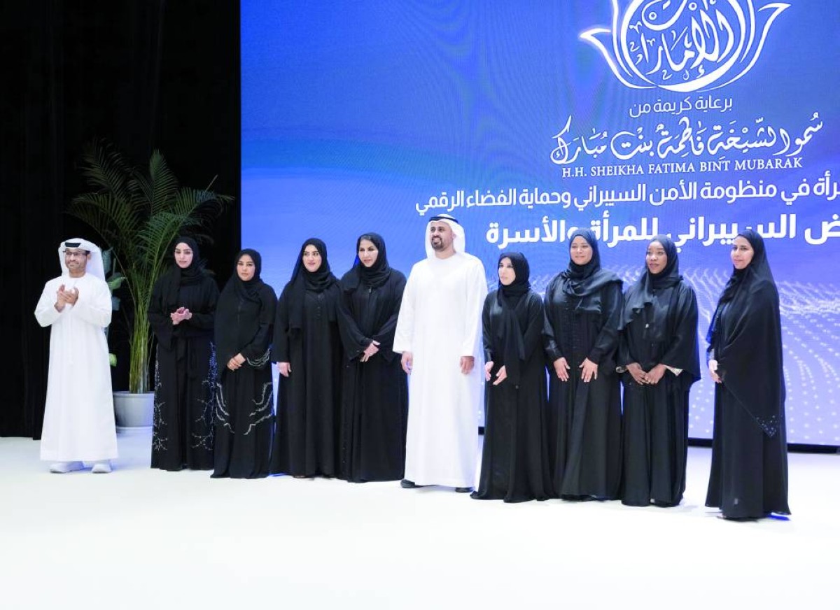 ذياب بن محمد خلال الحفل بحضور محمد الكويتي ونورة السويدي