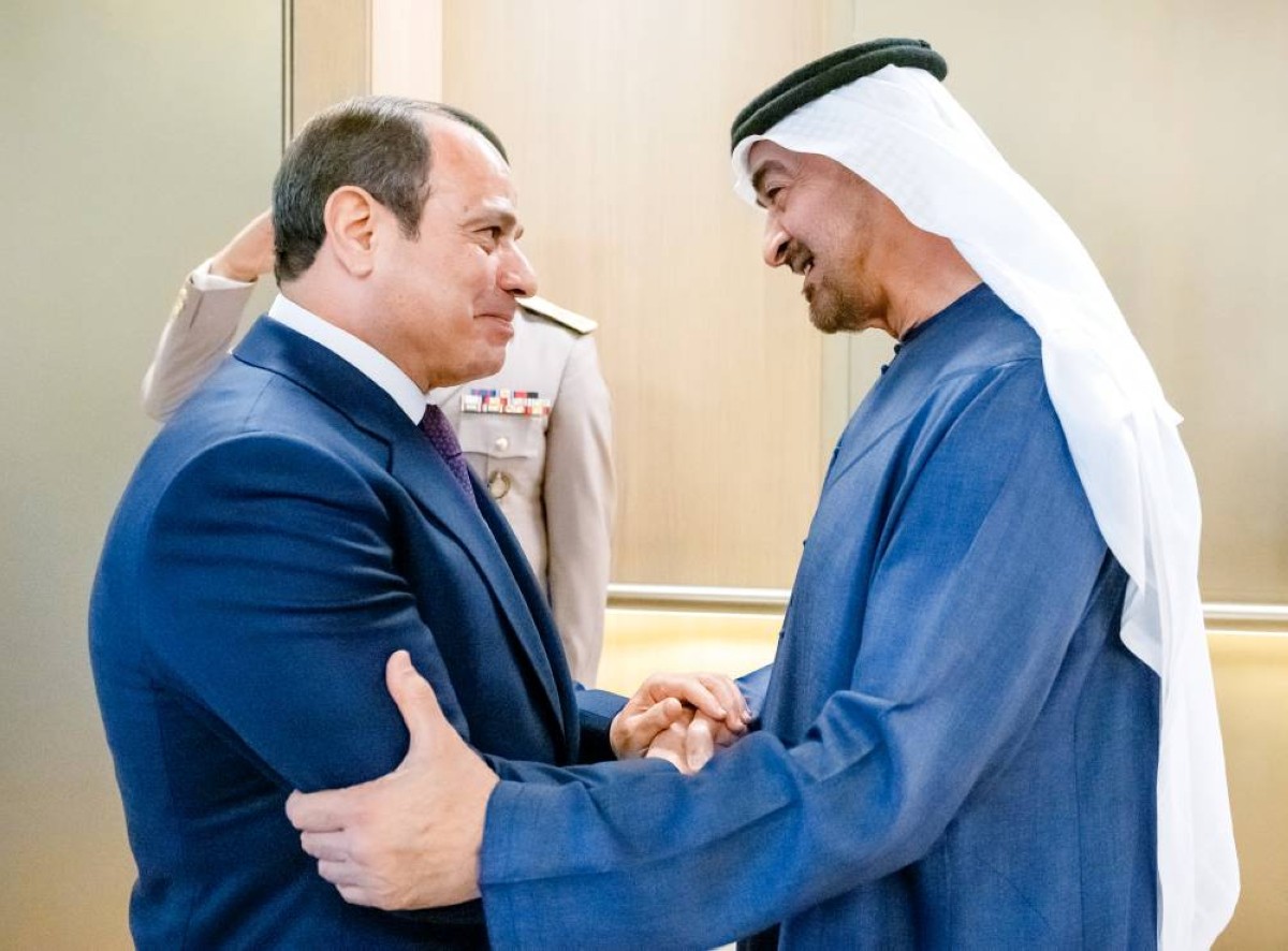  رئيس الدولة مستقبلاً الرئيس المصري 