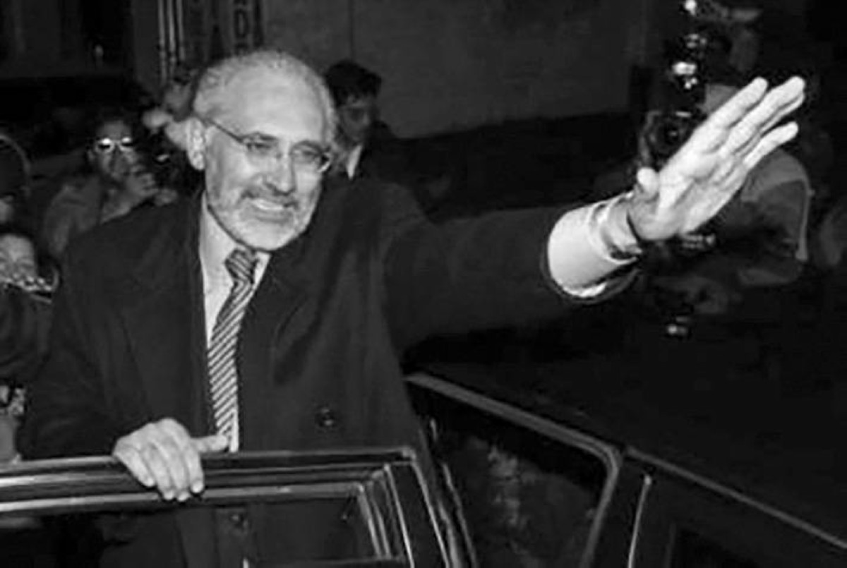 2005 - استقالة رئيس بوليفيا كارلوس ميسا بعد احتجاجات نادت بتأميم احتياطات الغاز الطبيعي في البلاد.