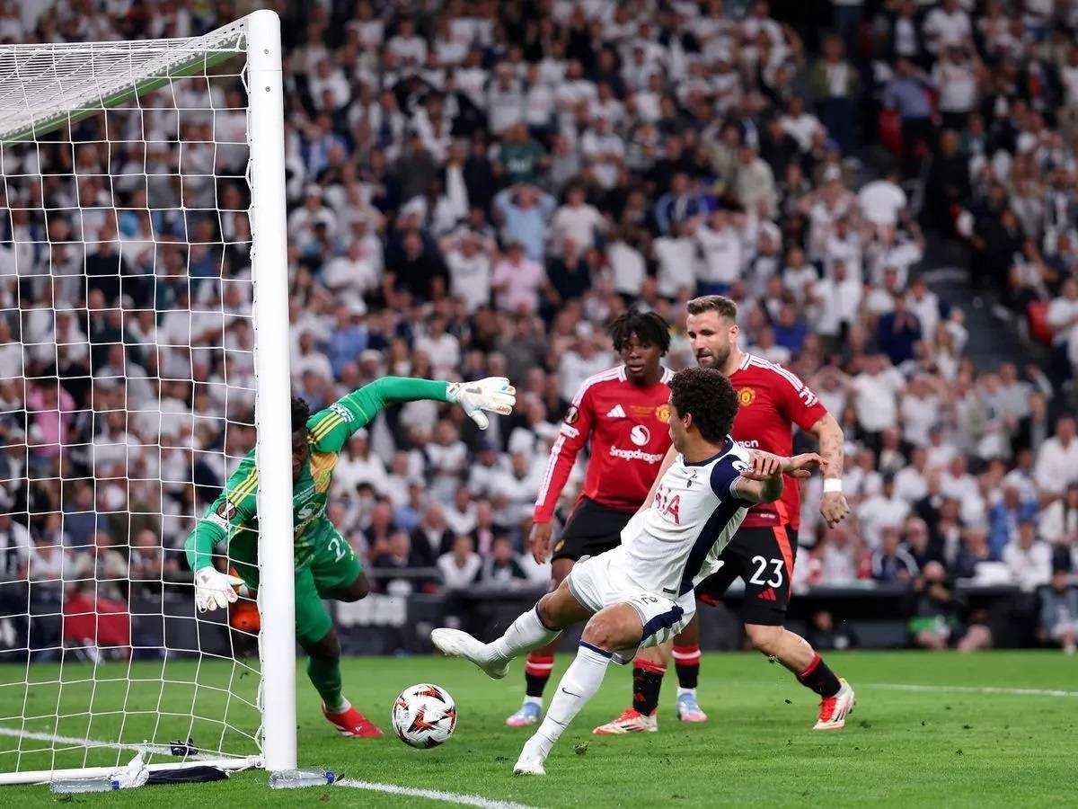 جانب من لقاء توتنهام ويونايتد في النهائي | أرشيفية