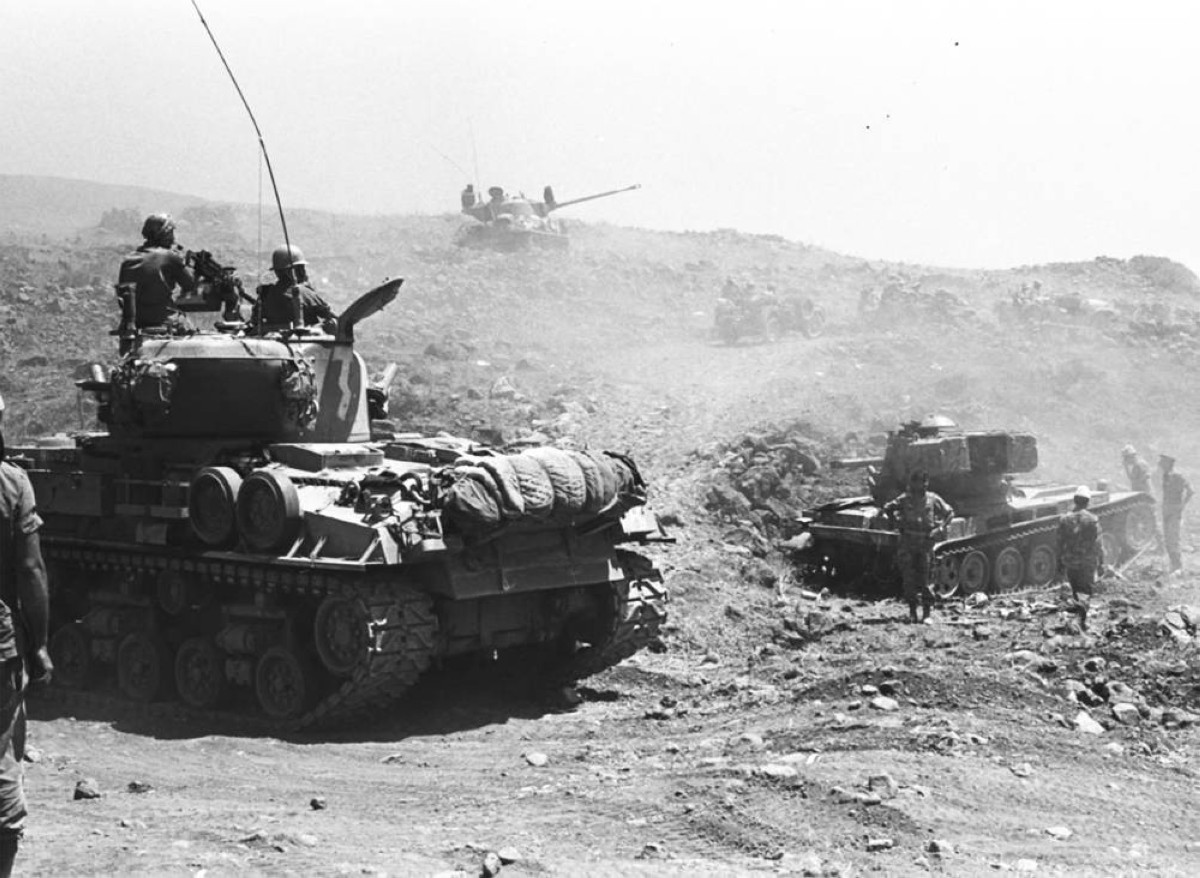 1967 -  في اليوم الأخير من حرب يونيو تمكن الجيش الإسرائيلي من احتلال الجولان السوري.