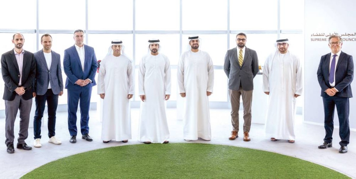  حمدان بن محمد خلال لقاء ممثلي الشركات الفضائية بحضور أحمد الفلاسي 