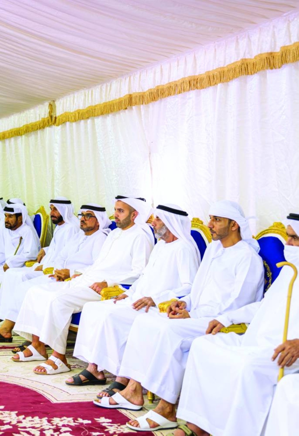 محمد بن سعود خلال تقديمه واجب العزاء