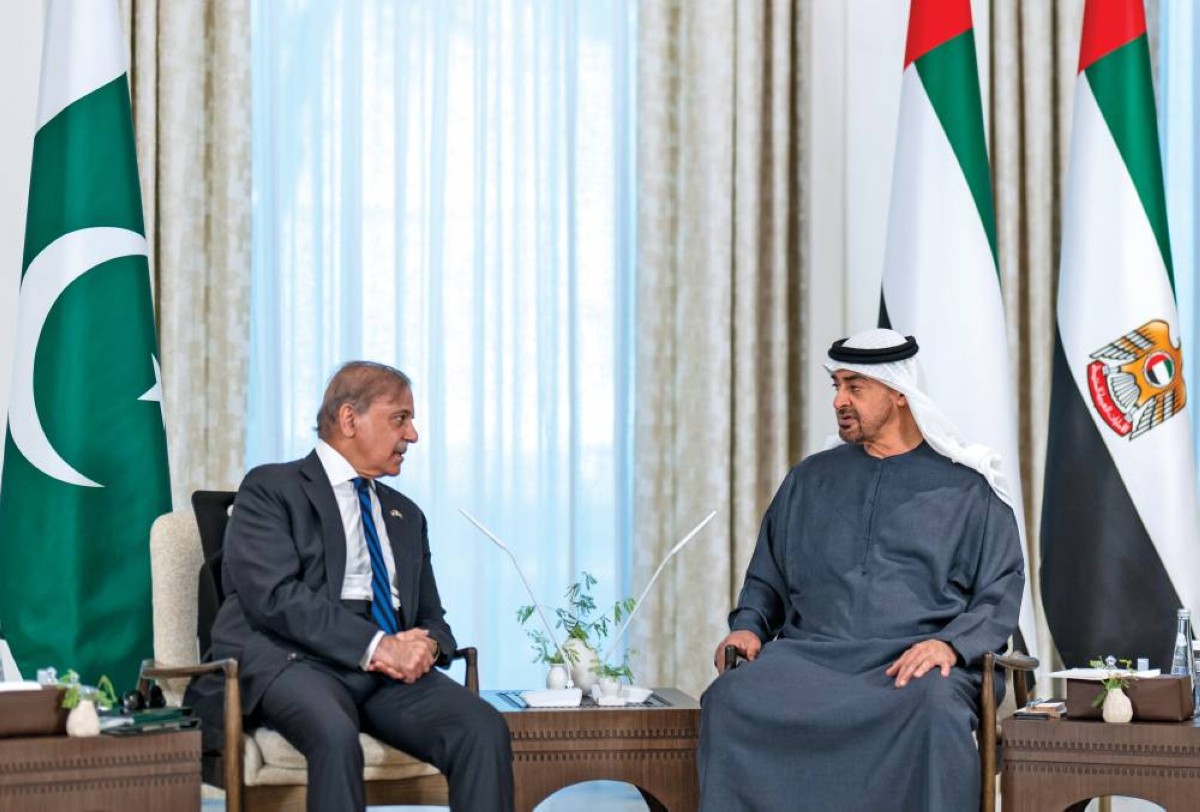 محمد بن زايد في حديث مع محمد شهباز شريف 