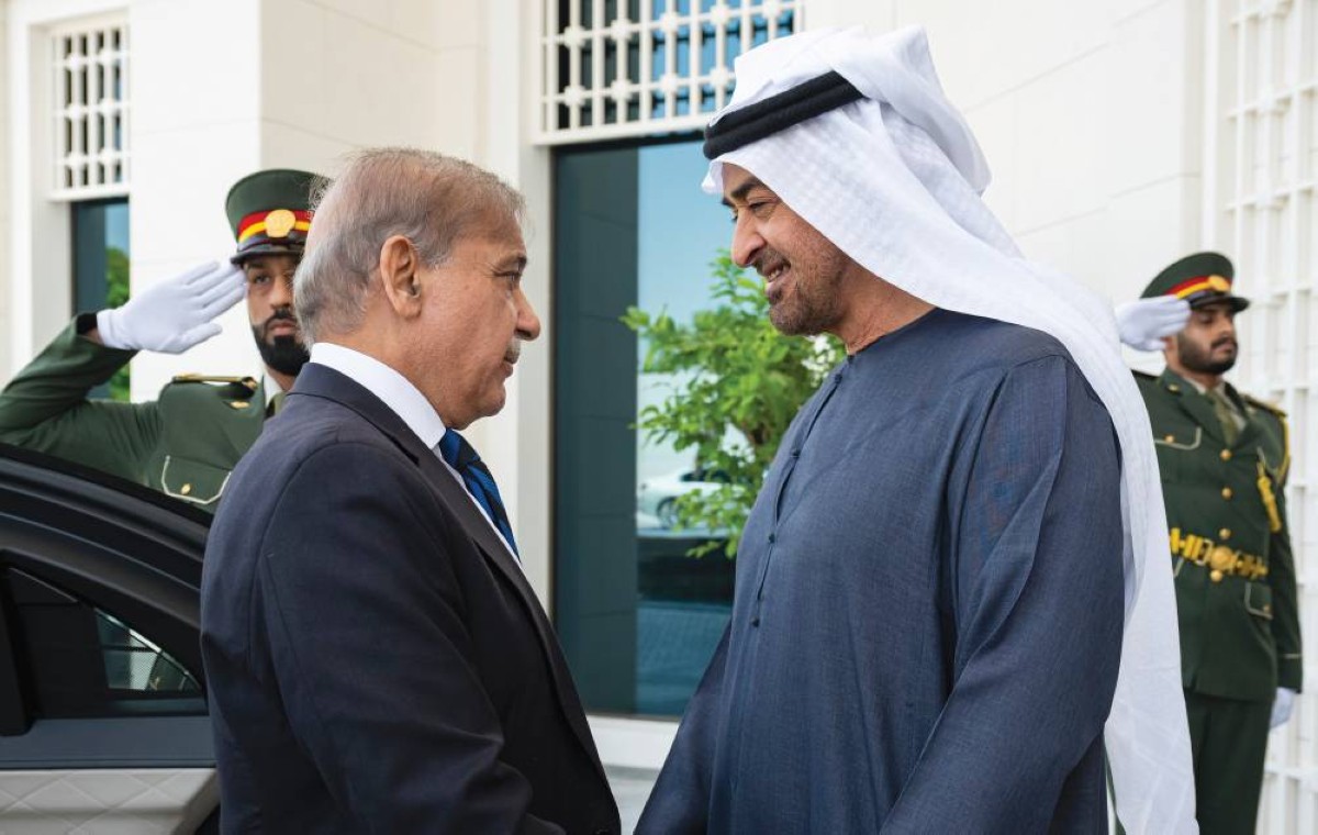  رئيس الدولة مرحباً برئيس الوزراء الباكستاني
