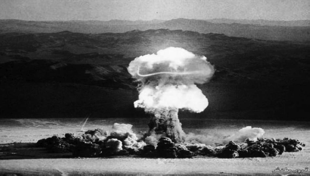 1967 -  الصين تقوم بتجربتها النووية الأولى وتفجر قنبلة هيدروجينية.