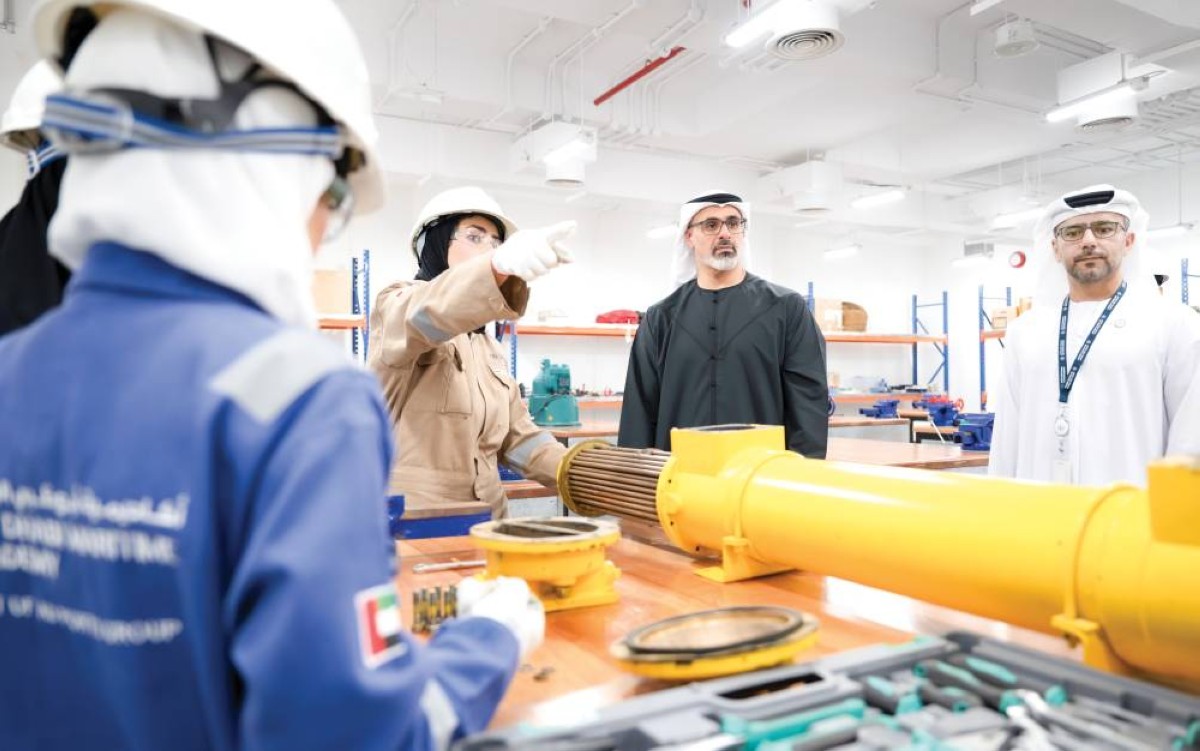  خالد بن محمد متفقداً أكاديمية أبوظبي البحرية بحضور محمد الشامسي 