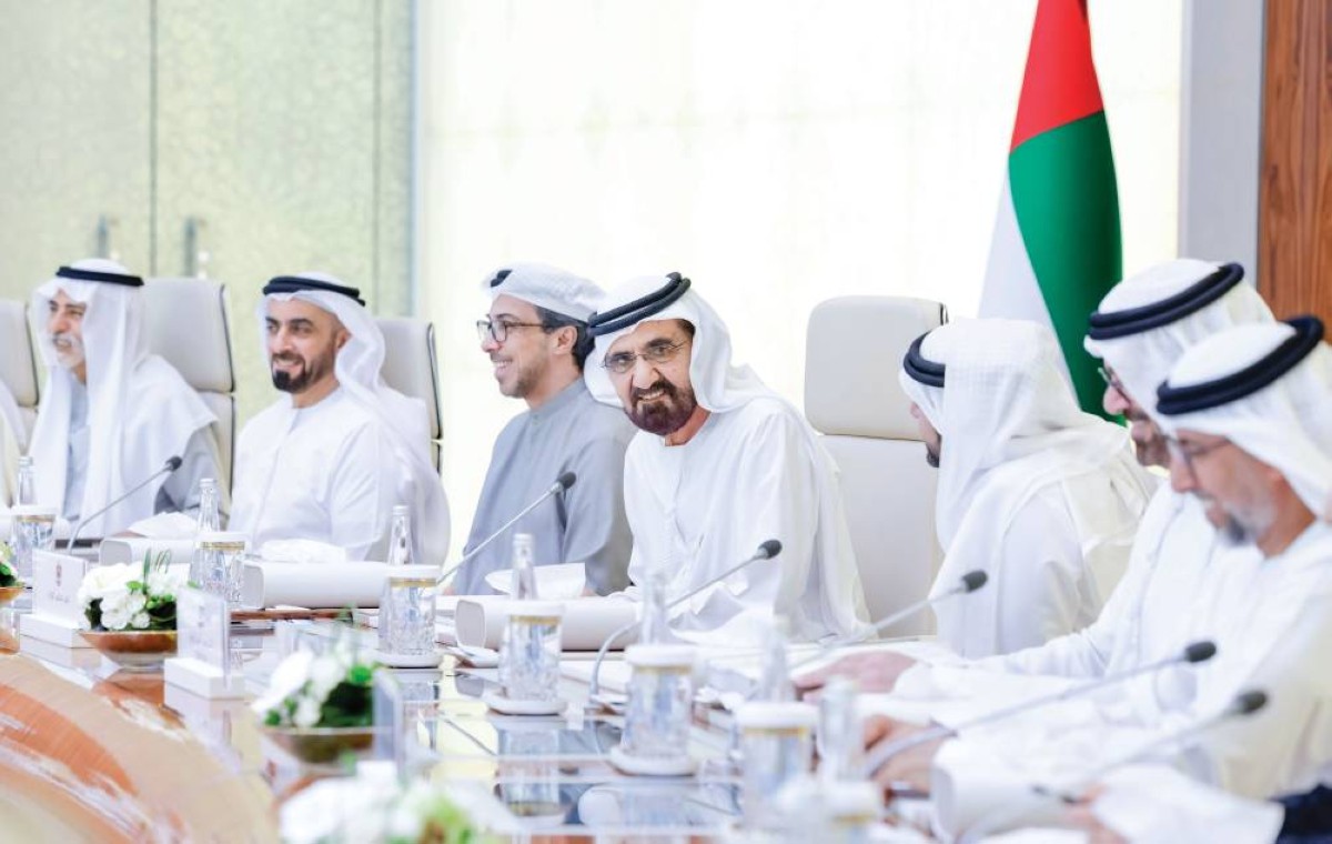  محمد بن راشد خلال ترؤسه الاجتماع بحضور منصور بن زايد وحمدان بن محمد وسيف بن زايد ونهيان بن مبارك ومحمد القرقاوي وسهيل المزروعي 