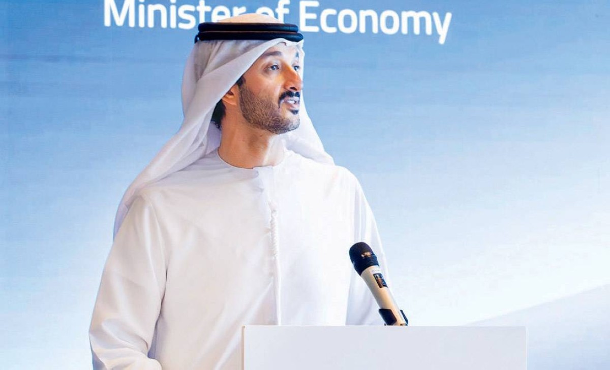 عبدالله بن طوق متحدثاً خلال الفعالية