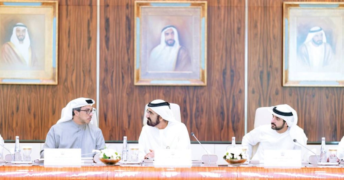  محمد بن راشد في حديث مع منصور بن زايد بحضور حمدان بن محمد 