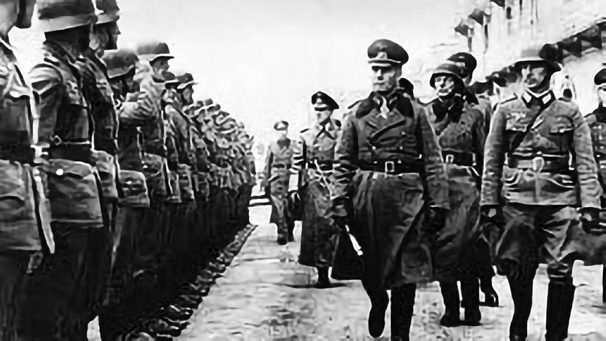 1940 –  القوات الفرنسية تستسلم لجيش إرفين رومل خلال معركة دنكرك.