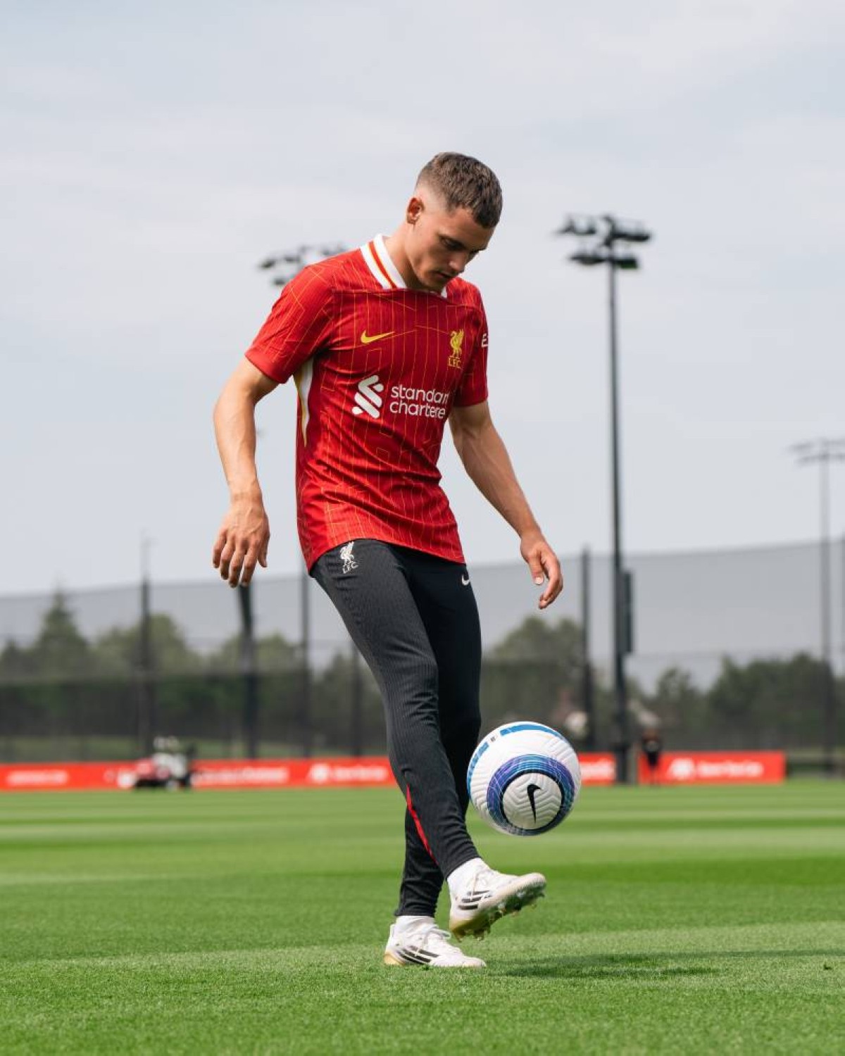 صورة لفلوريان نشرها موقع ليفربول على «أكس»
