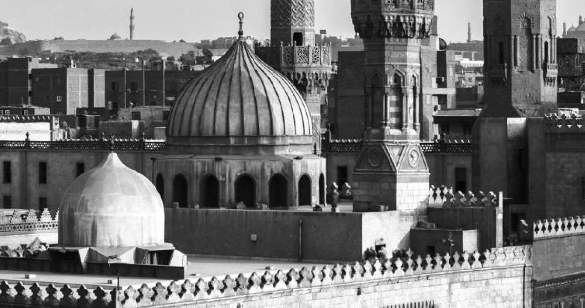 971 افتتاح الجامع الأزهر للصلاة، وهو الجامع الذي بدأ جوهر الصقلي بناءه في 4 أبريل 970.
