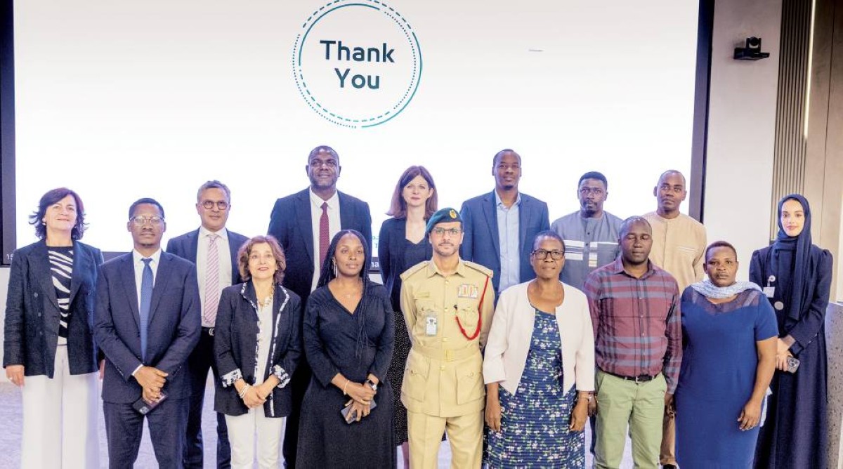 وفد البنك الدولي لدى زيارته شرطة دبي