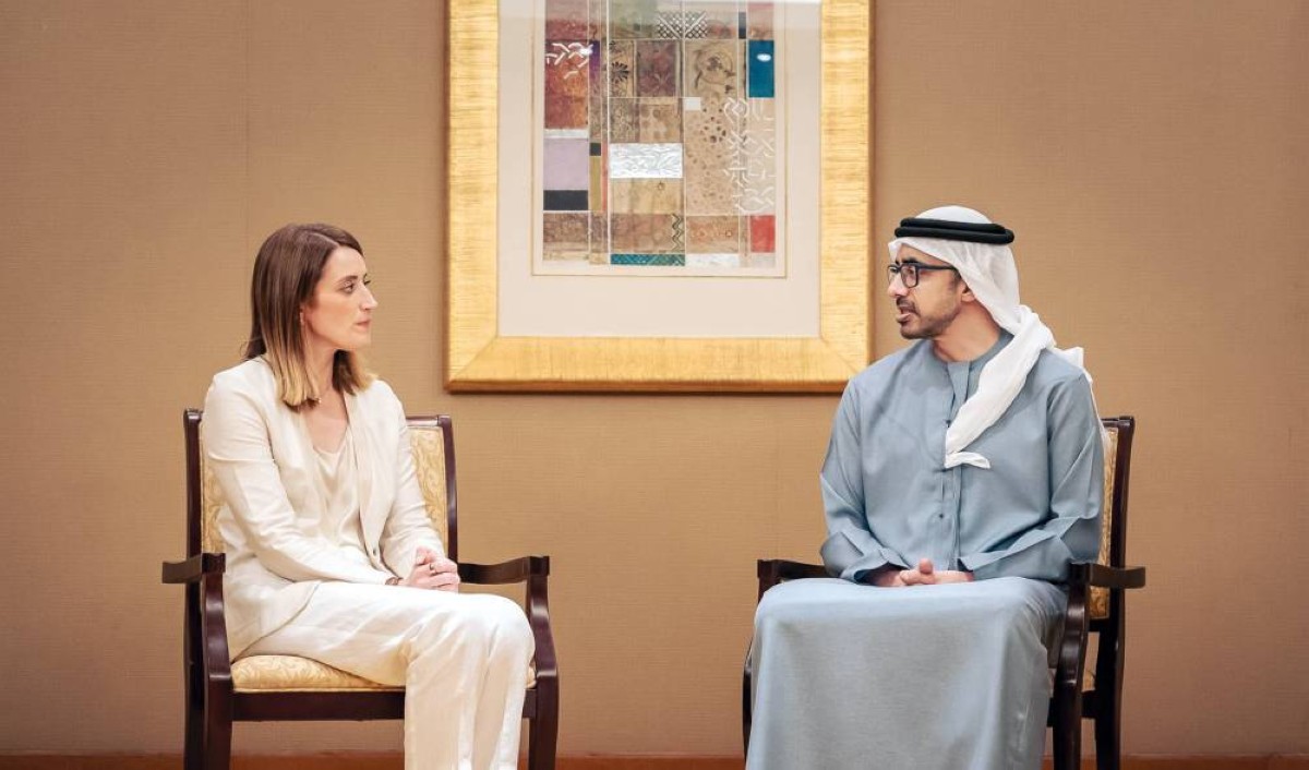 عبد الله بن زايد خلال لقائه روبيرتا ميتسولا 