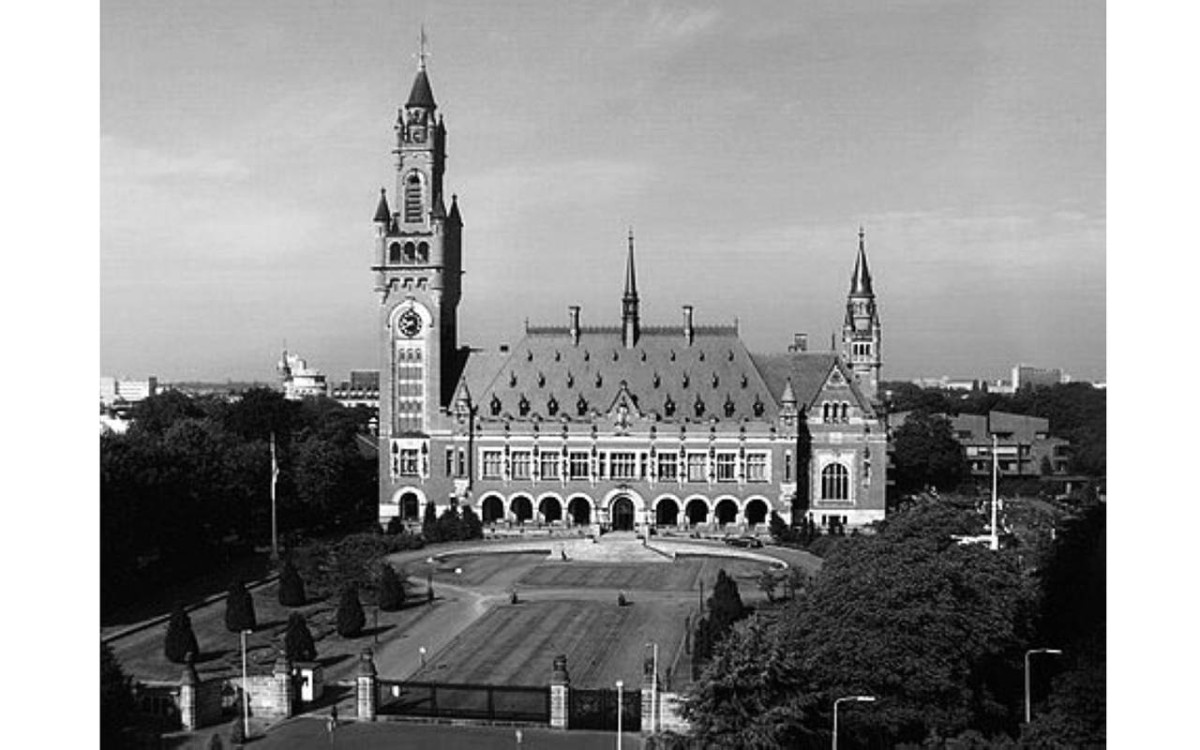 1920 اختيار لاهاي مقراً دائماً لمحكمة العدل الدولية.
