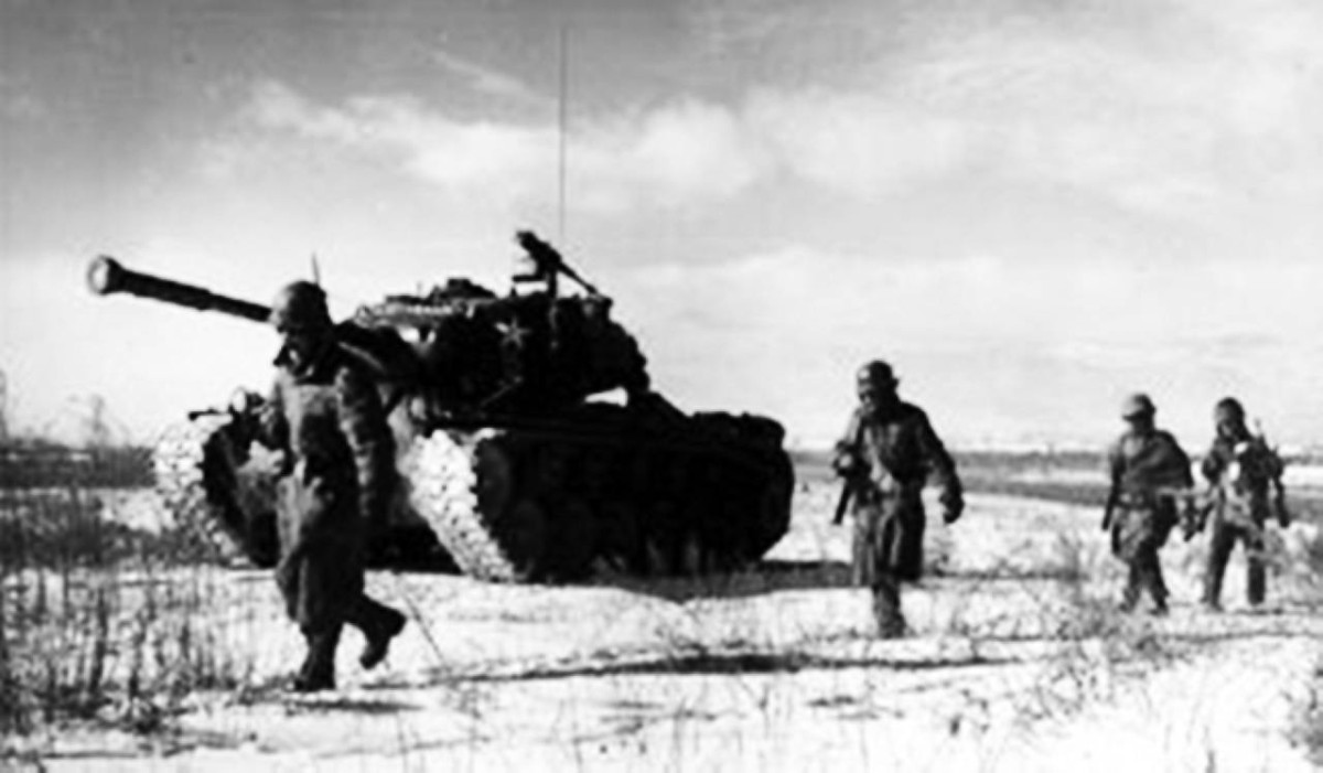 1950 بدء الصدام المسلح على الحدود بين الكوريتين.
