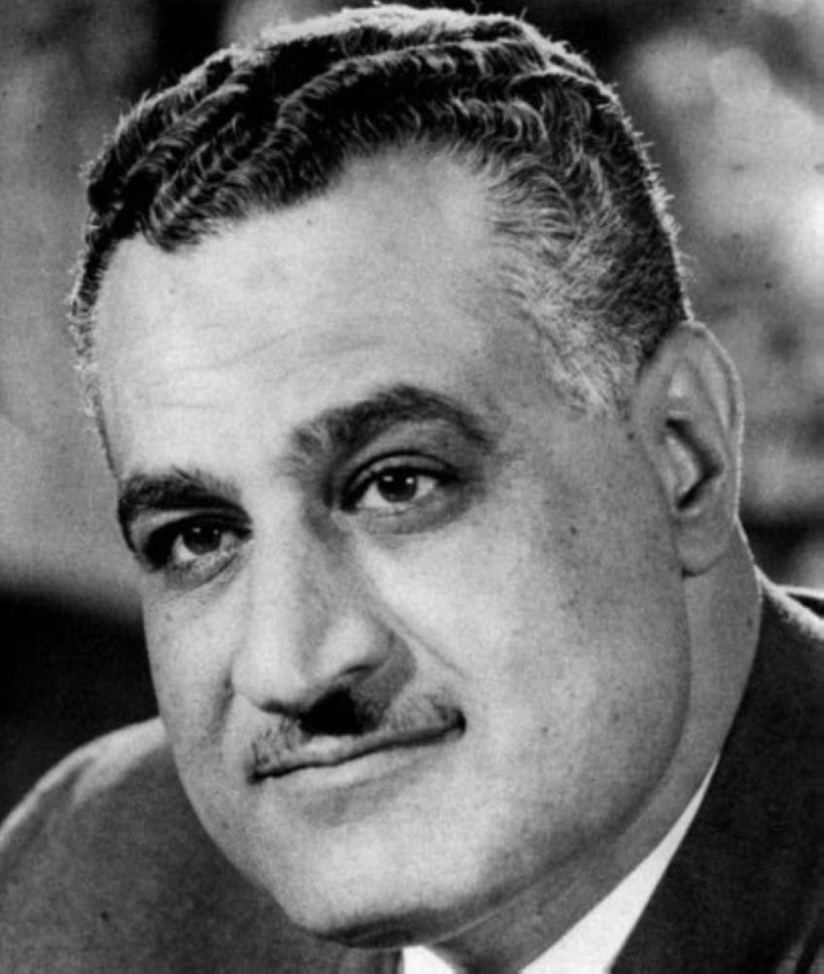 1965 جمال عبد الناصر يفوز بولاية ثانية لرئاسة مصر.
