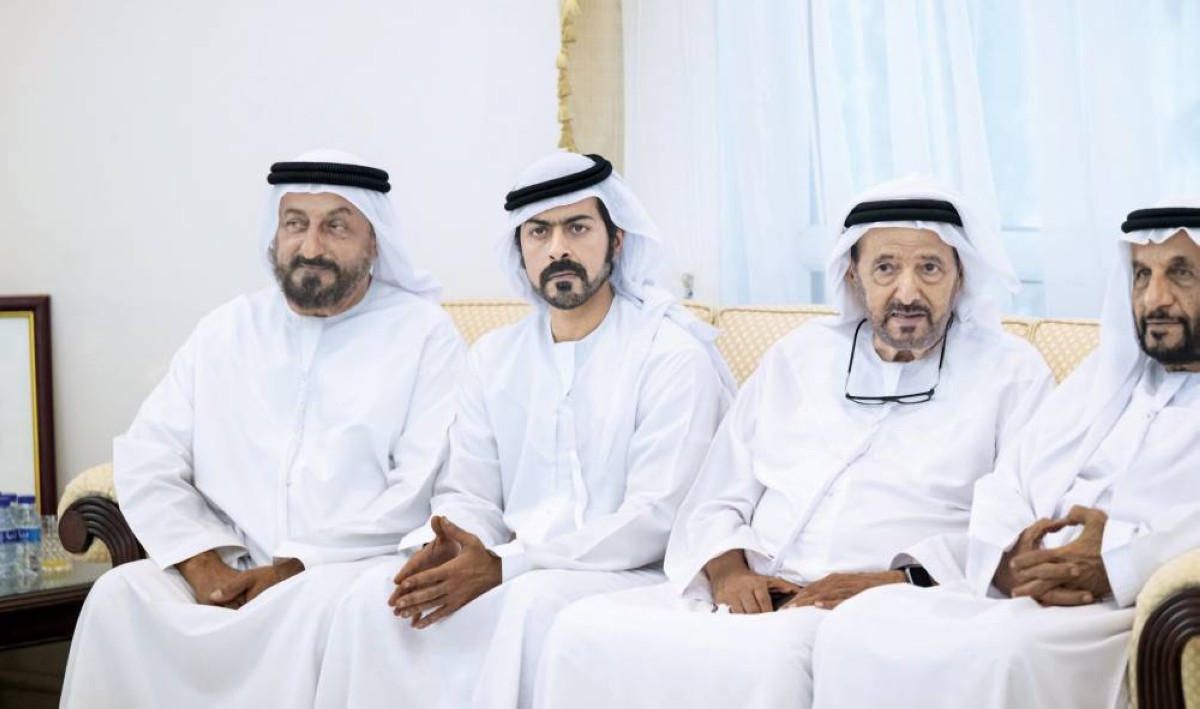 خليفة بن طحنون خلال مجلس العزاء
