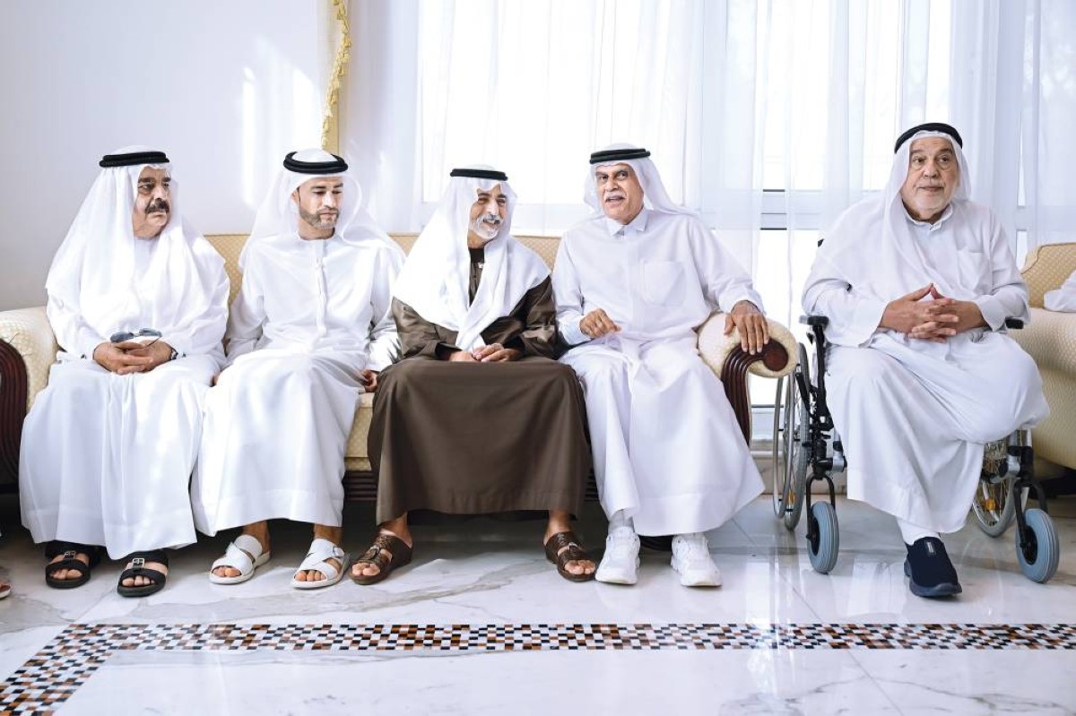 نهيان بن مبارك ومحمد الحسيني ومحمد عبدالرحيم العلي وإبراهيم عبيد الله خلال العزاء
