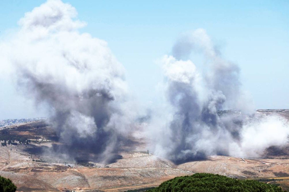 تصاعد أعمدة الدخان من النبطية في جنوبي لبنان إثر غارات إسرائيلية 


