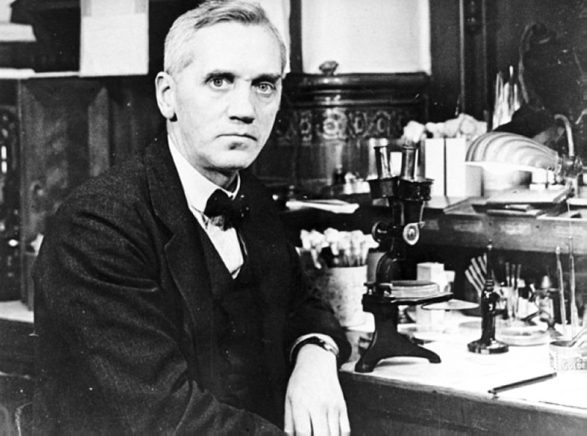 1928 -  اكتشاف دواء البنسلين على يد ألكسندر فليمنغ.