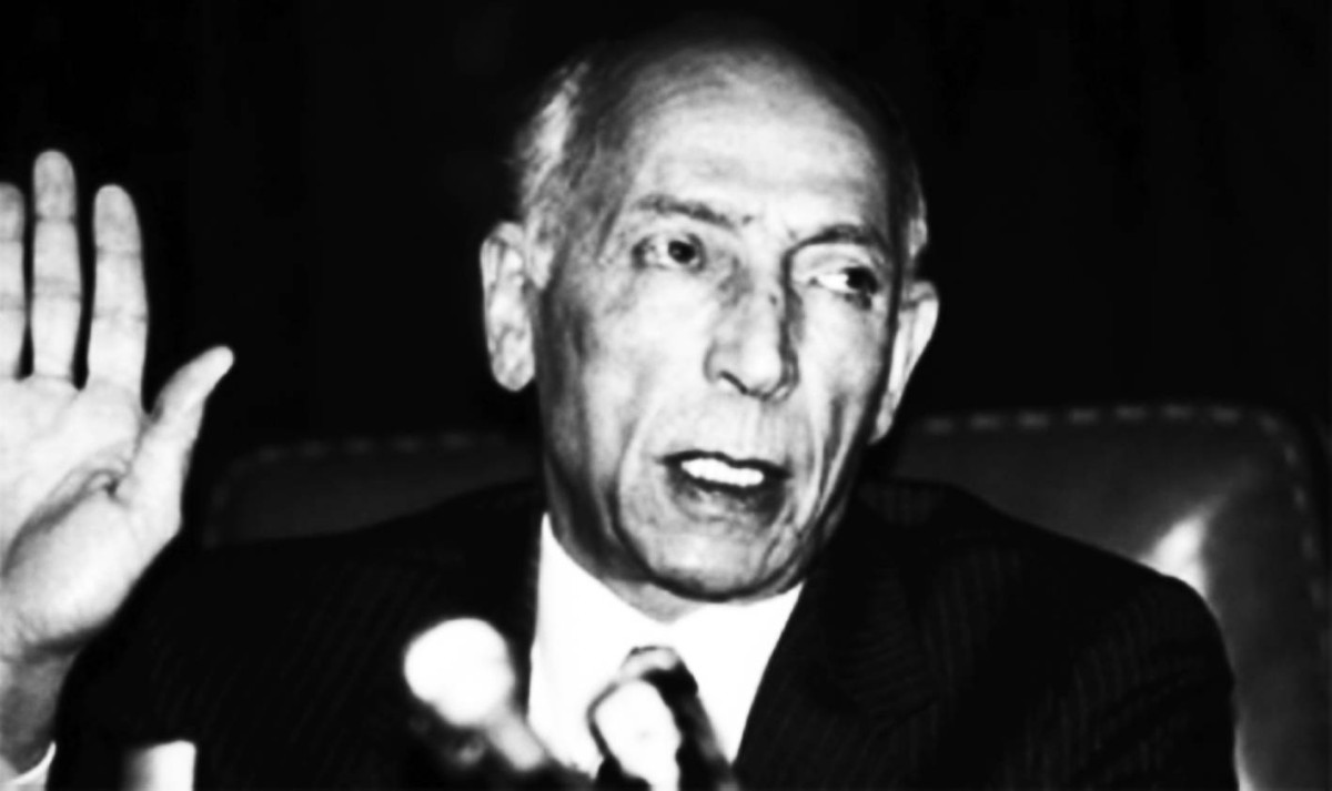 1992 -  اغتيال الرئيس الجزائري محمد بوضياف أثناء احتفال في عنابة.