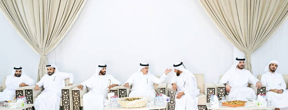 خلال تقديم واجب العزاء 