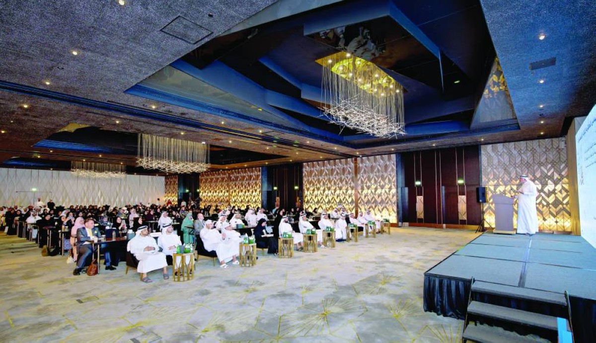 عبدالله البسطي وحصة بوحميد وعبدالله الفلاسي وأحمد المهيري والحضور خلال الملتقى