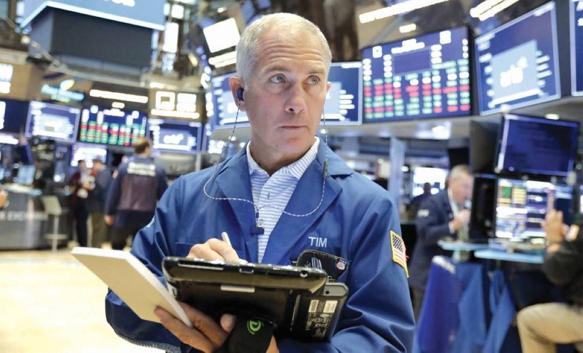 «وول ستريت» بمكاسب شهرية ونصفية رغم التوترات العالمية