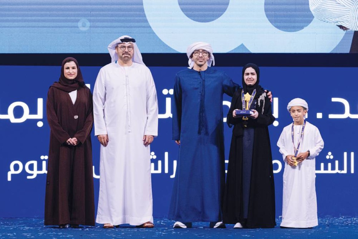 عبدالله بن زايد متوجاً بحضور محمد القرقاوي وسارة الأميري بطلة التحدي ريم الزرعوني