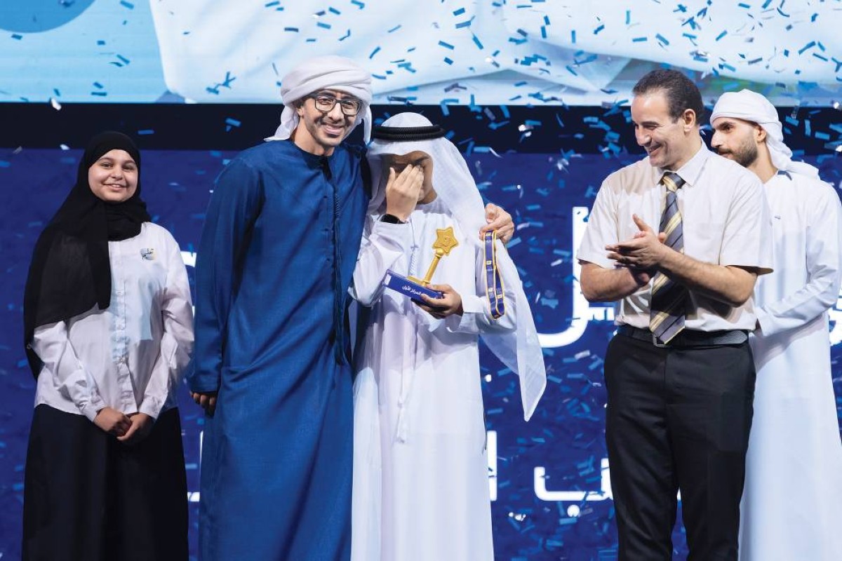 عبدالله بن زايد أثناء تكريم الفائزين