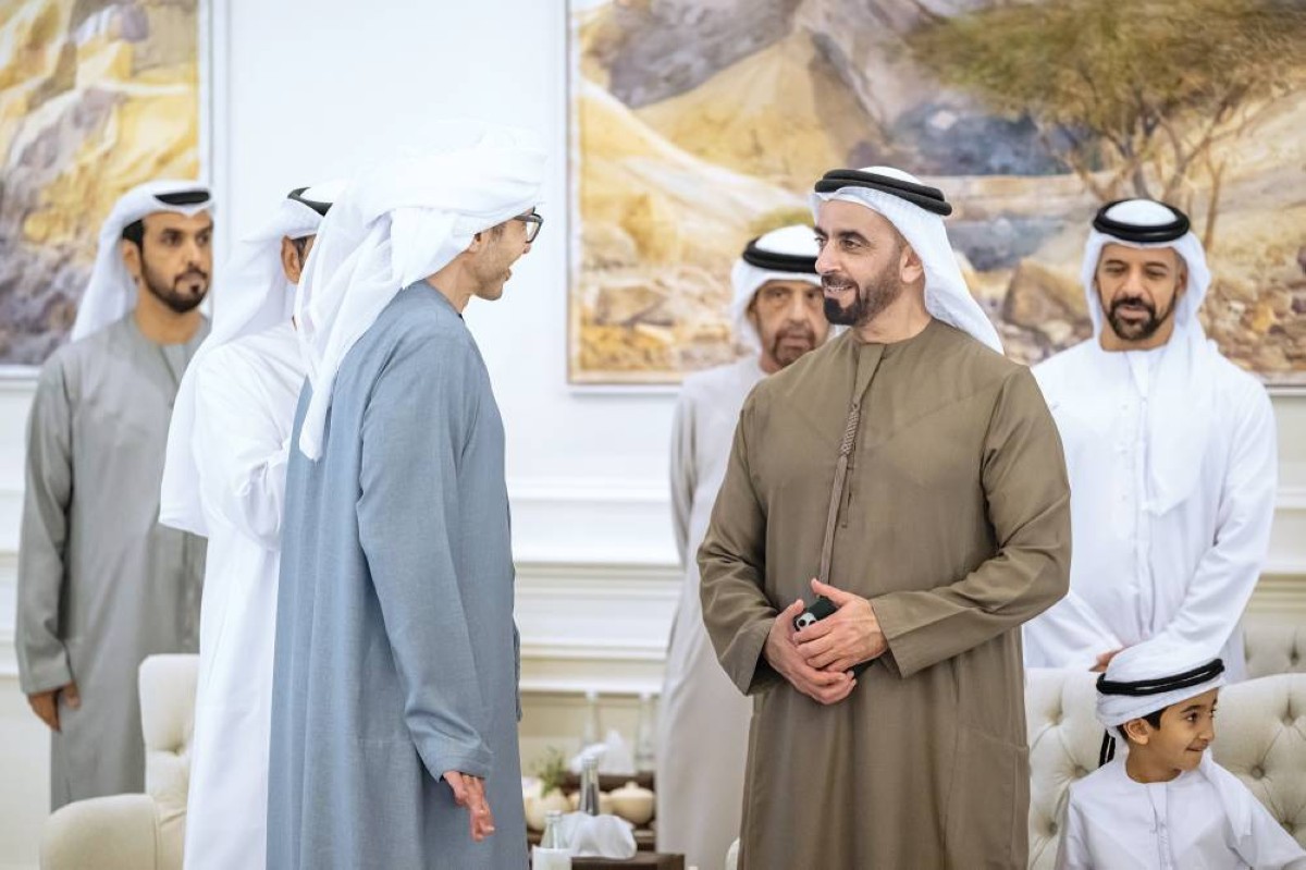 سيف وعبدالله بن زايد وجانب من الحضور