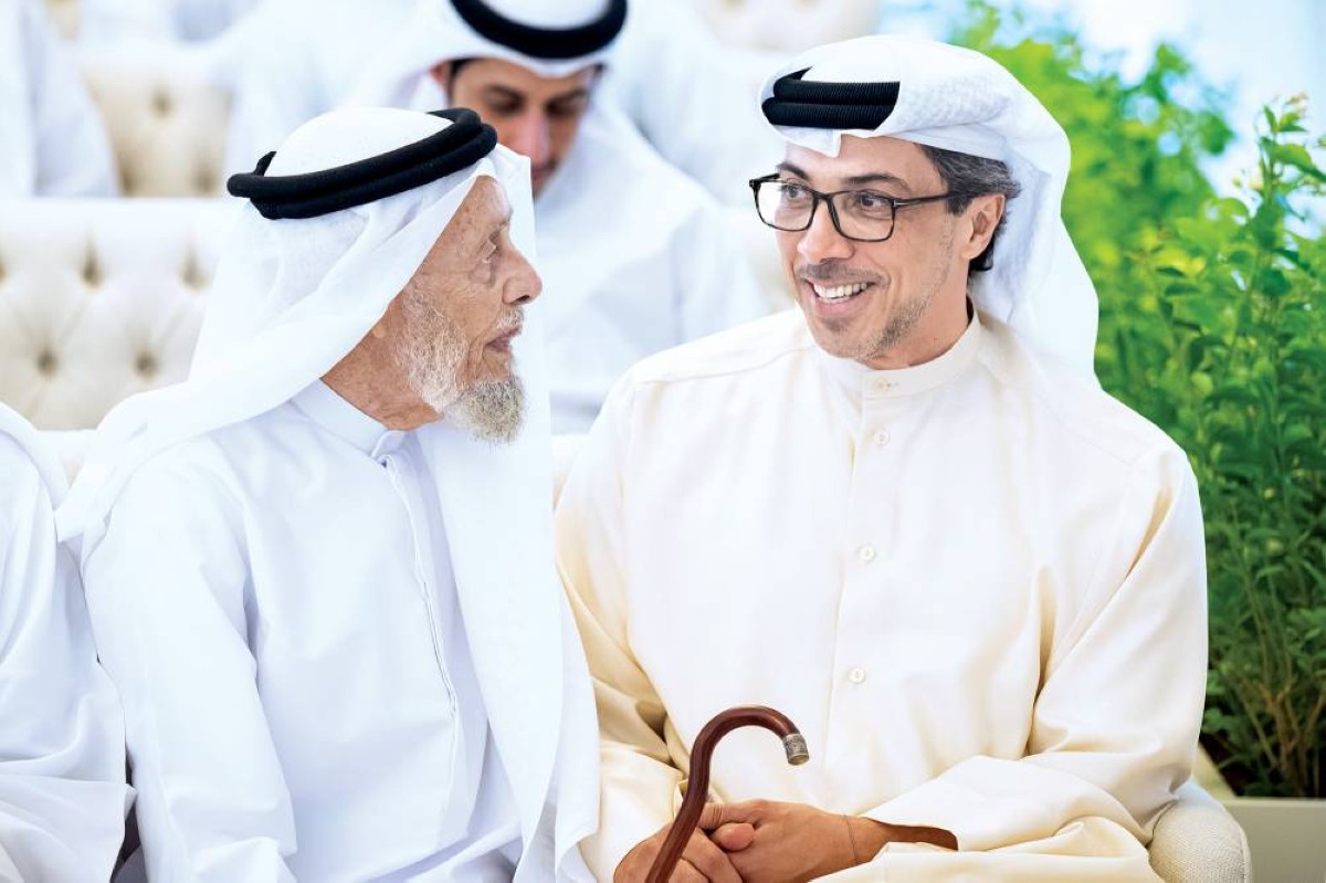 منصور بن زايد خلال حضوره المجلس