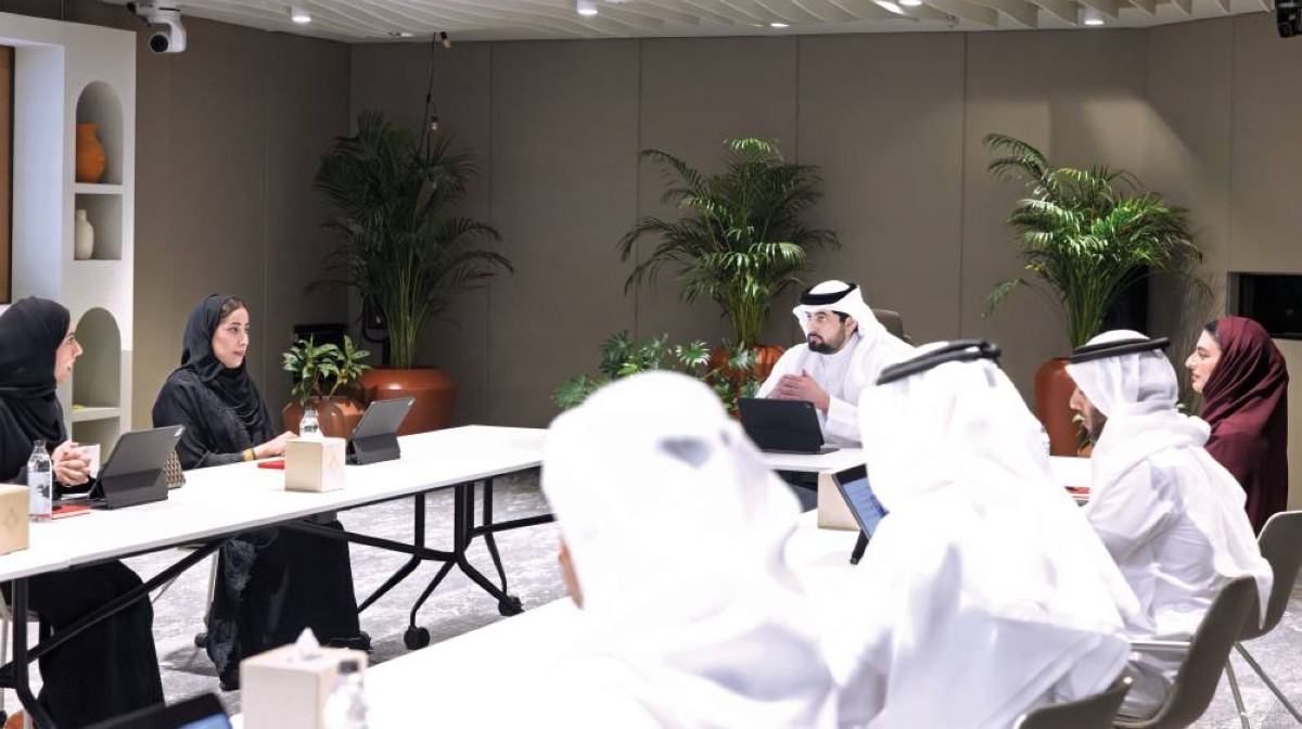 سموه مترئس اجتماع مجلس دبي للإعلام بحضور منى المري ونهال بدري ومالك آل مالك وعائشة ميران