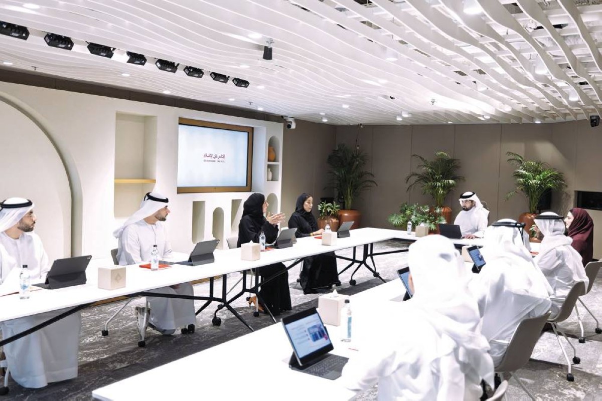 أحمد بن محمد مترئس الاجتماع بحضور منى المري ونهال بدري ومالك آل مالك وعائشة ميران ويونس آل ناصر وهشام العلماء