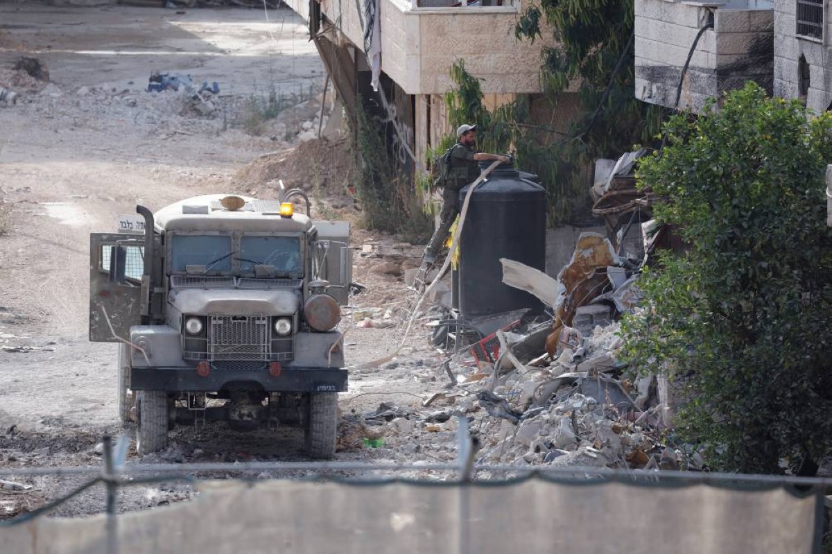 دورية إسرائيلية أثناء مداهمة في جنين بالضفة