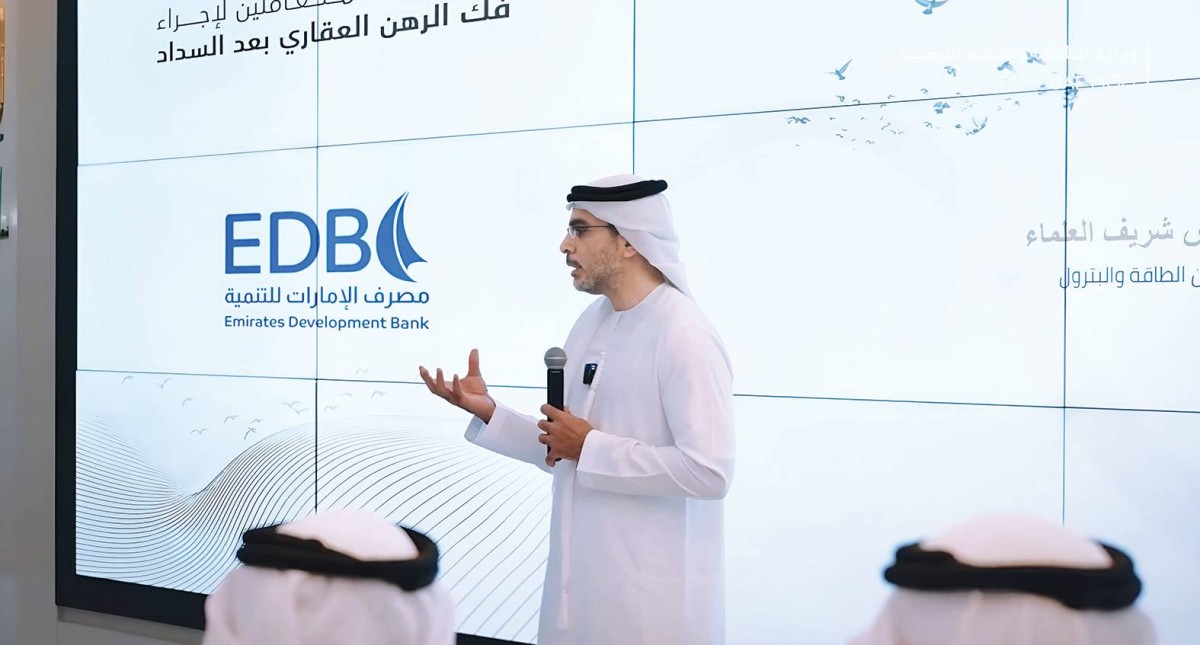 شريف العلماء متحدثاً للحضور