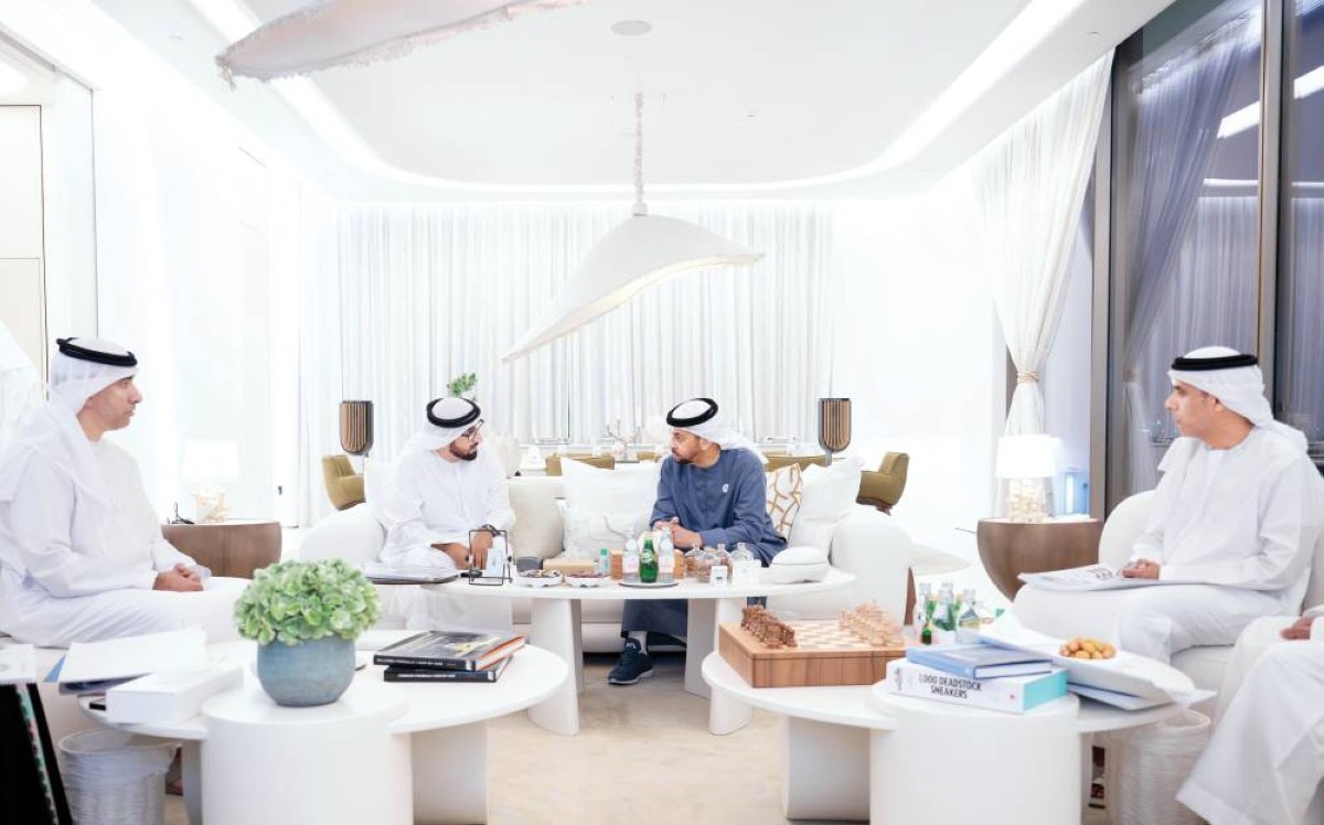 حمدان بن زايد خلال استقباله وفد هيئة أبوظبي للتراث برئاسة فارس المزروعي