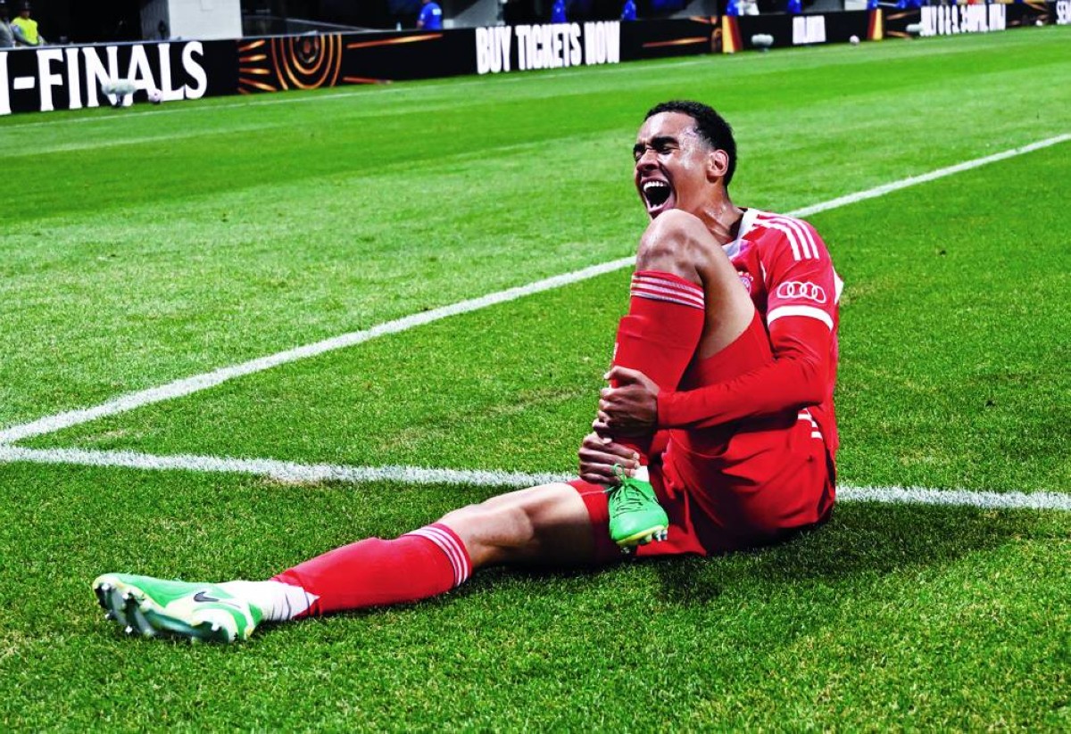  الألماني جمال موسيالا لحظة إصابته بكسر في عظمة الساق  